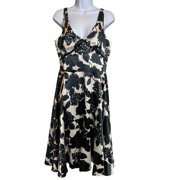 Alexia Admor Women's Black White‎ Floral Satin Dress Size M Old Money Refined - Picture 1 of 11